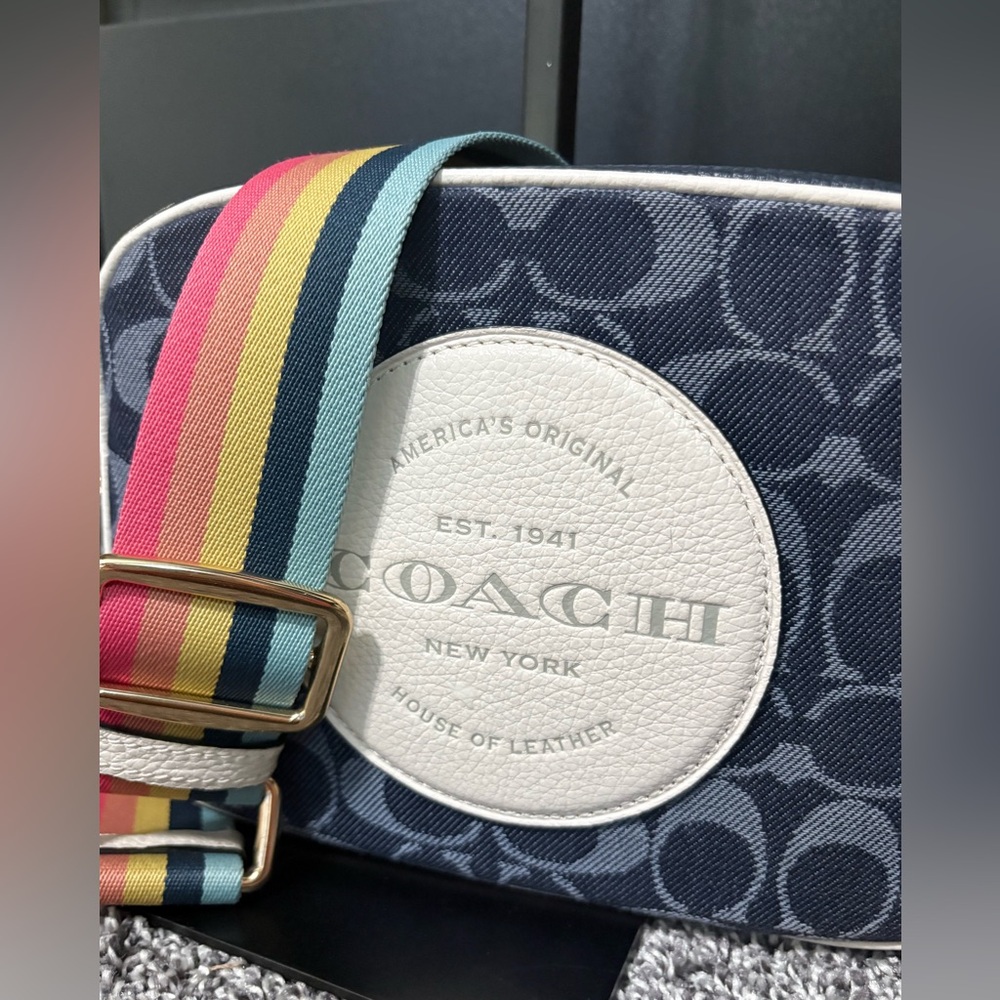 COACH DEMPSEY CAMERA BAG IN SIGNATURE JACQUARD WITH PATCH - Picture 5 of 12
